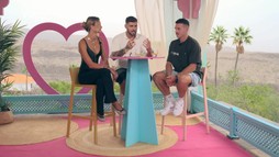 Dano o všetkom, čo videl vo vile Love Islandu: Cynthiu občas nespoznával