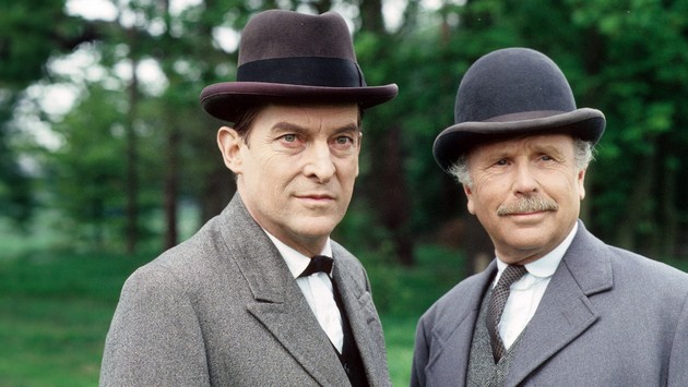 Dobrodružstvá Sherlocka Holmesa a ďalšie klasické krimi seriály, ktoré musíš vidieť!